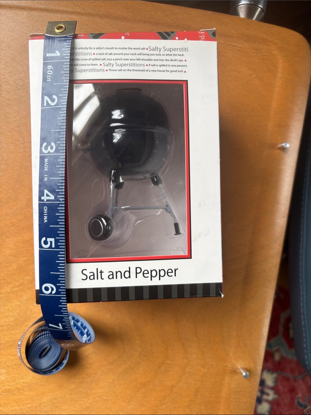 Salt and Pepper Grill-Shaped Shakers - Black - Picture 5 of 6